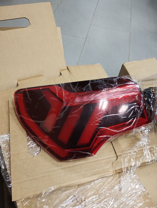 Ляв и десен външен стоп / мигач за Audi Q3 след 2018г.