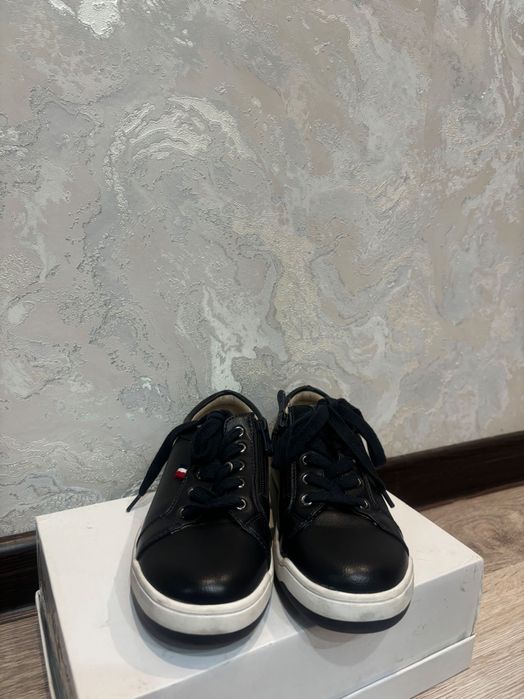 Продам школьные ботинки