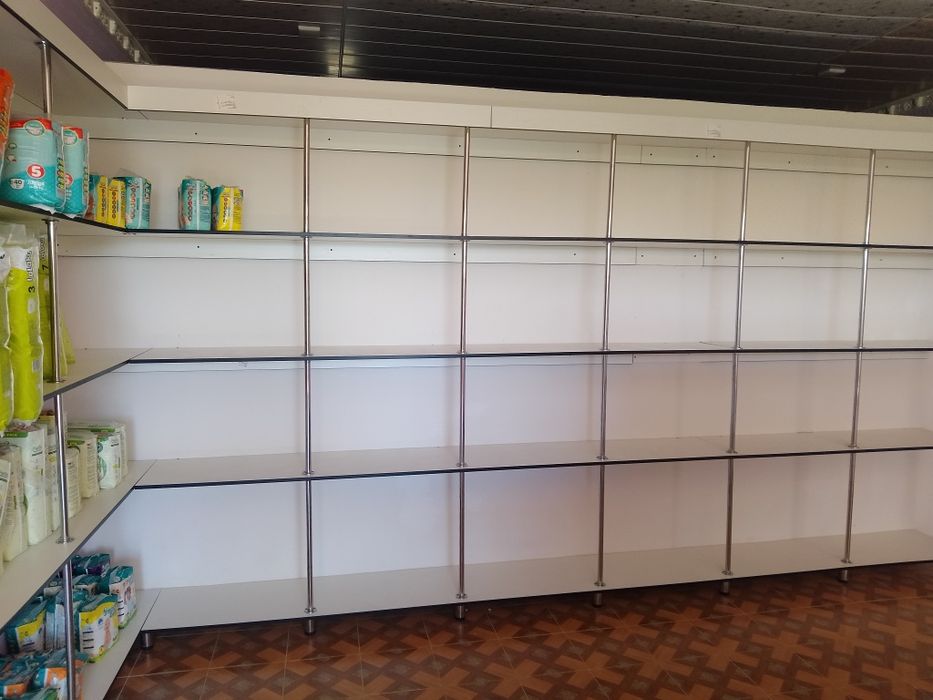 Magazin rastalari kassa stol,yolka va tabretkalar