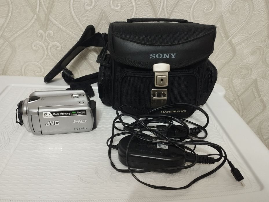Видеокамера JVS со штативом