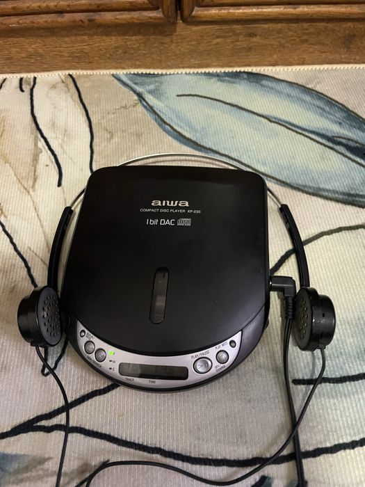 Aiwa XP-230 Compact Disc Player + Casti Originale Aiwa HP-M16