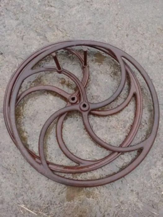Vând roți din fontă