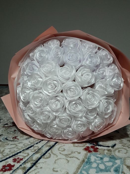 розы из атласных лент