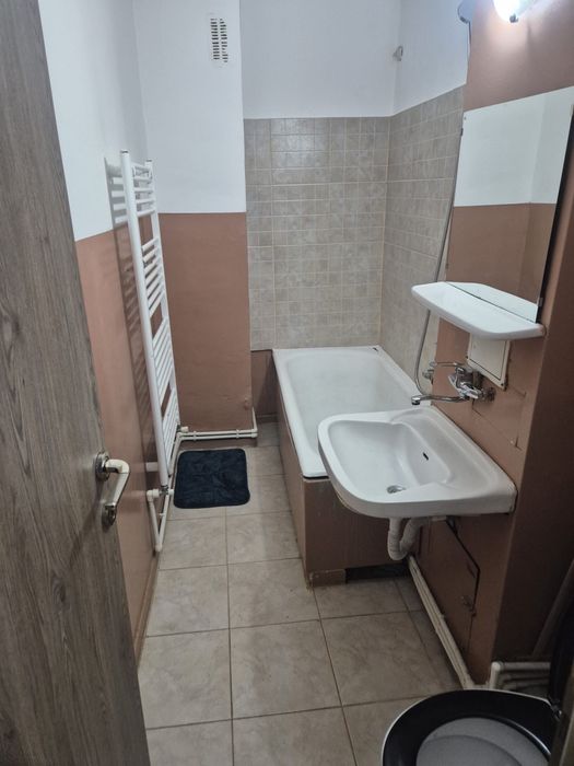 Garsoniera decomandata cu centrala proprie de inchiriat