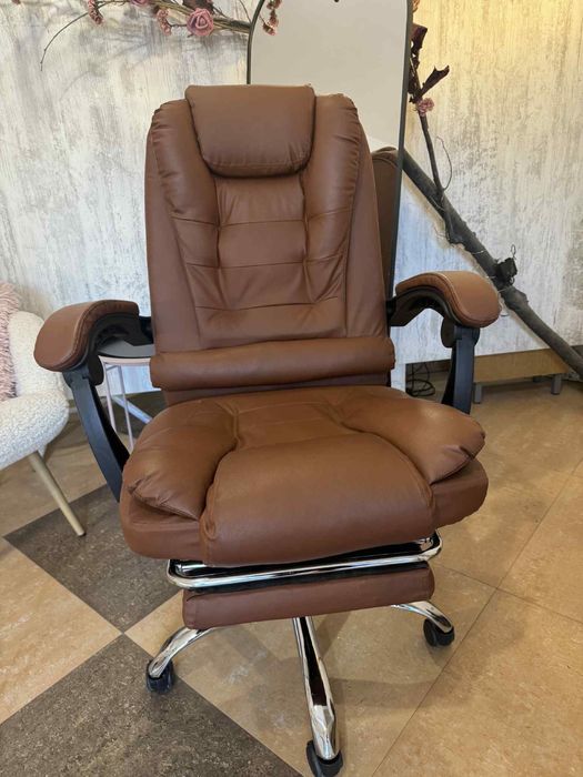 Геймърски кожен стол с поставка за крака