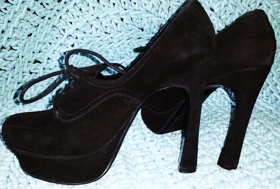 Продам ботильоны (натуральная замша)