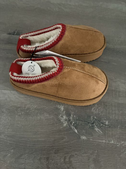 Ghete tip UGG noi cu eticheta