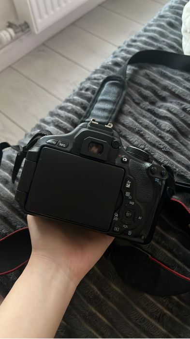 Продам камеру Canon 600d