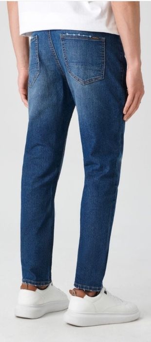 Blugi albaștri, noi cu eticheta