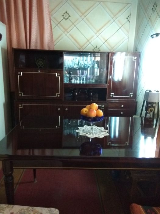 Продается Румынский полированный столи 4 стула