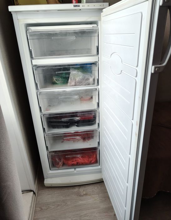 Продам морозильник Atlant