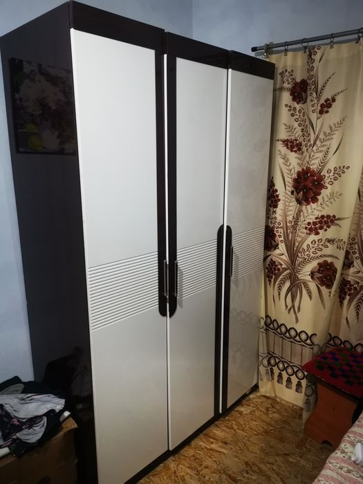 Продам шкаф с угловым столом