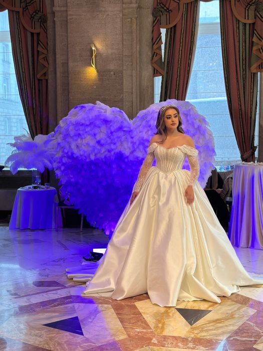 Сърце от щраусови пера за Сватба - под НАЕМ