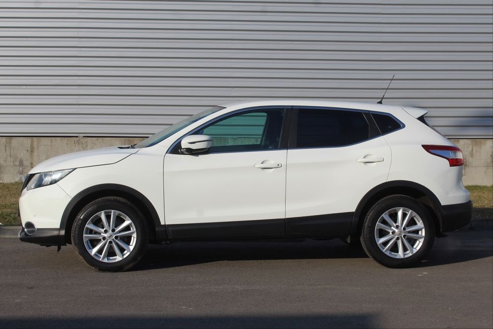Vand Nissan Qashqai j11 cu roti de iarna,carlig remorcare,bari pavilion pentru portbagaj demontabile