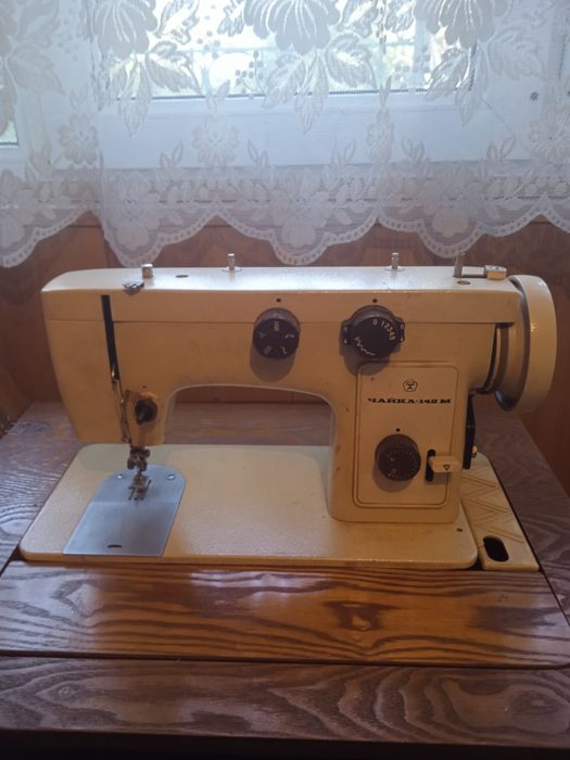 Продам швейную машину