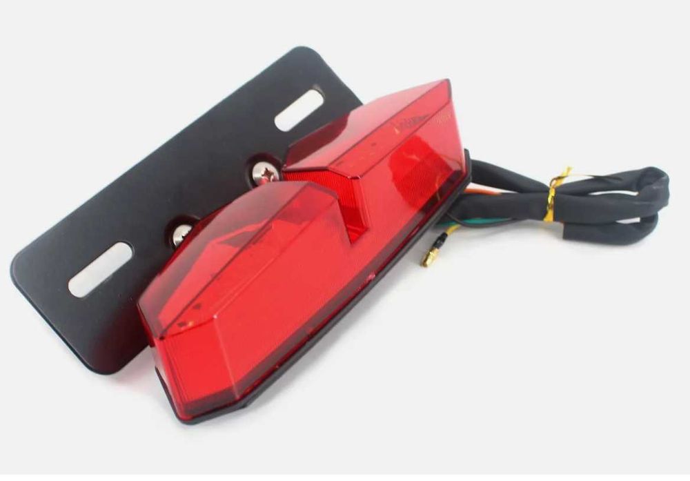 LED Стоп диоден за мотоциклет с вградени мигачи и стойка за номер.