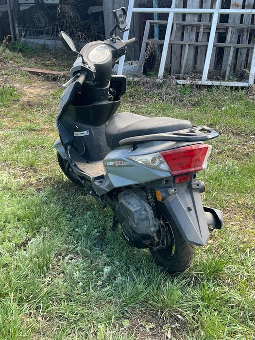 Скутер Toyo 200.