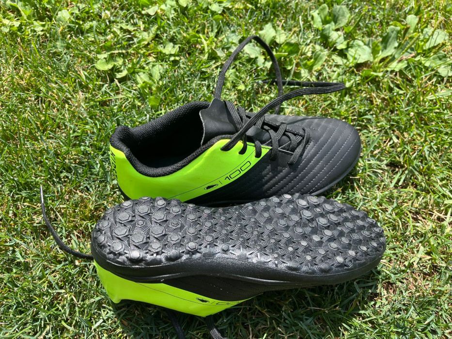 Детски обувки за футбол (стоножки )