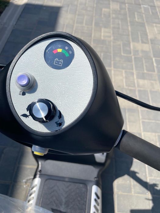 Vand scooter electric nou, pentru persoane cu dizabilitati.