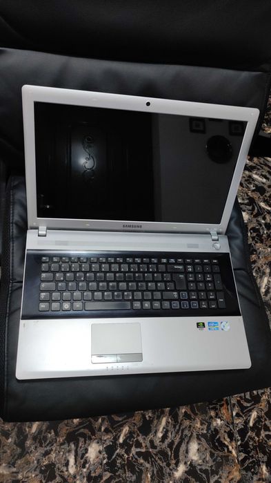 Laptop Samsung RV720 display 17.3 inch Lanurile • OLX.ro