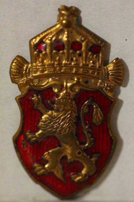 Продавам колекция от значки - антикварни и нови