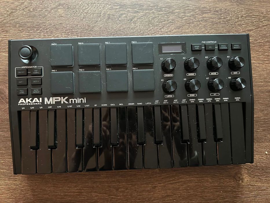 Clapa Midi Akai MPK Mini Mk3, 25 clape, 8 paduri