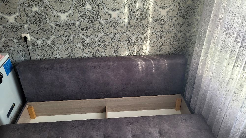 Продам диван в хорошем состояний.