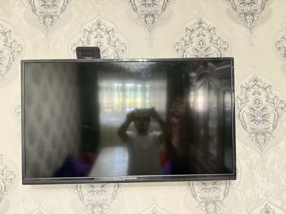 Srochna sotiladi 43 tali Moonx televizor