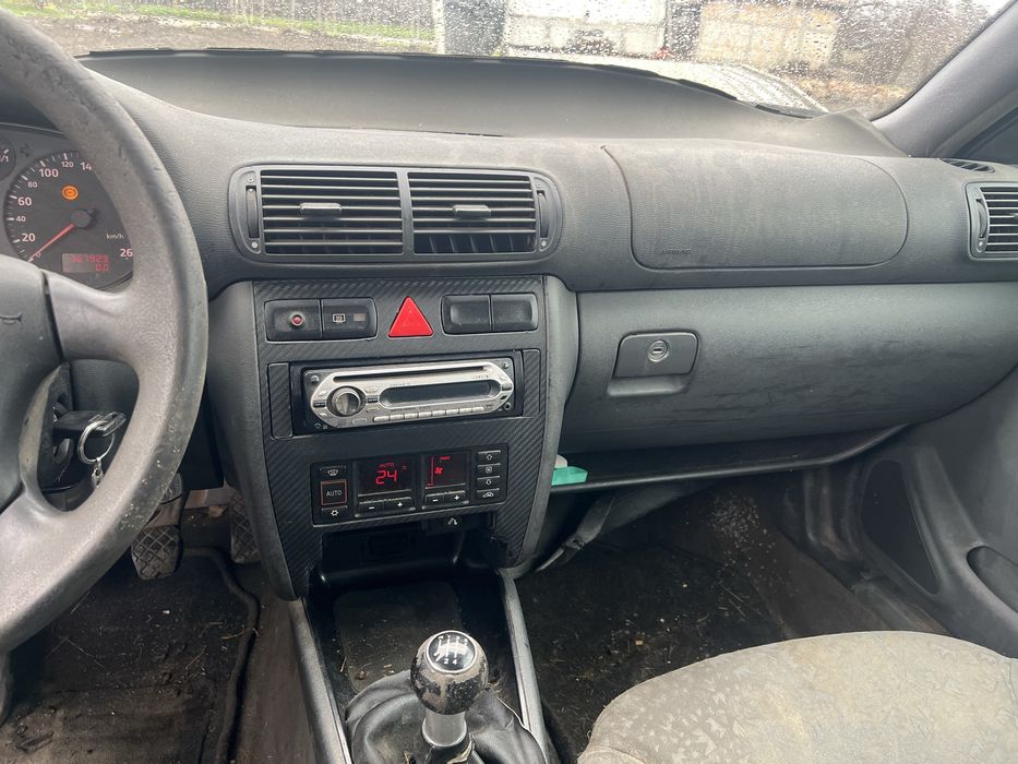 Ауди а3 8л 1.8 125 к.с само на части