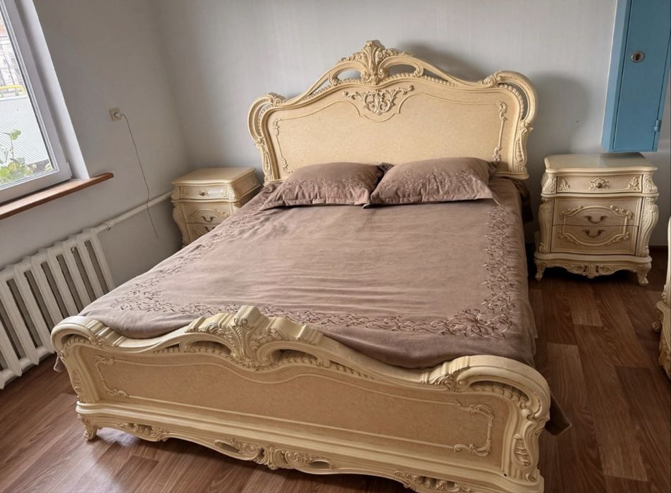 Спальный гарнитур