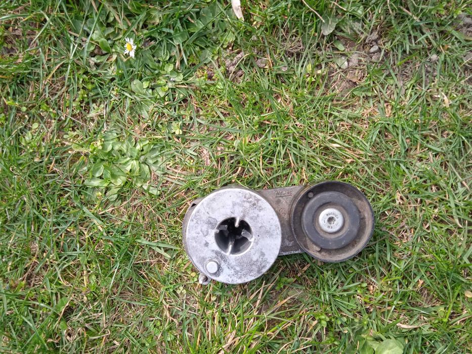 Обтяжна ролка пистов ремък  ФРОНТЕРА  А   2.5 TDS