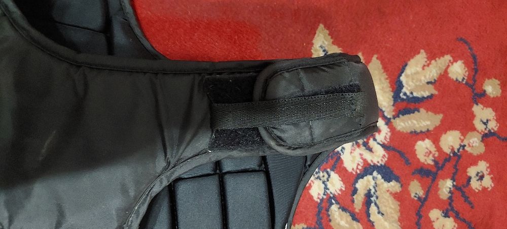 Vestă protectie de echitatie