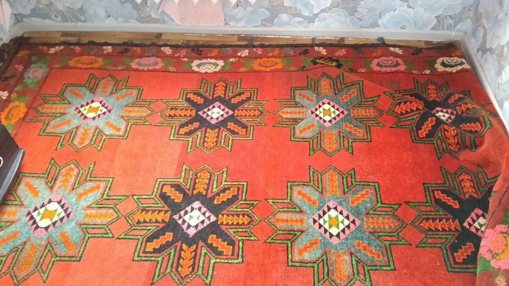 Ковер ручной изделий