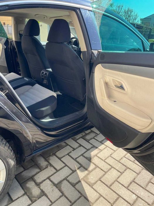 Vând Volkswagen Passat CC, an 2011, culoare neagră, cutie automată DSG, mașină elegantă și confortabilă,