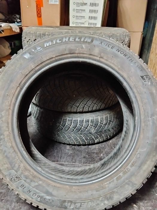 Продам резину комплект 225/60R18