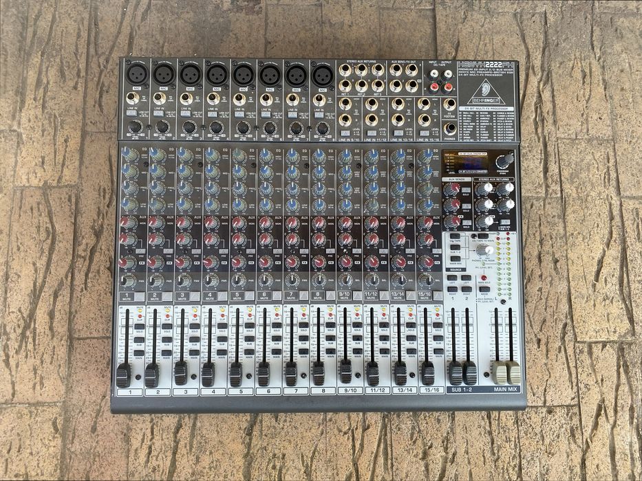 Behringer Xenyx2222FX  ( linie / instrumente )