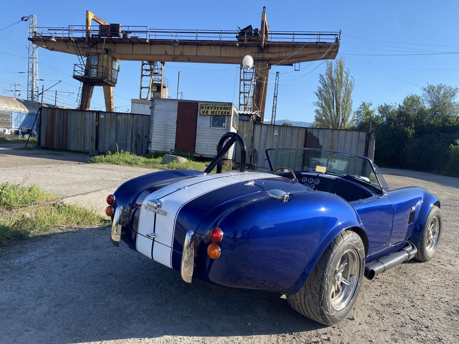 Ретро кола Shelby Cobra под наем за абитуриентски бал