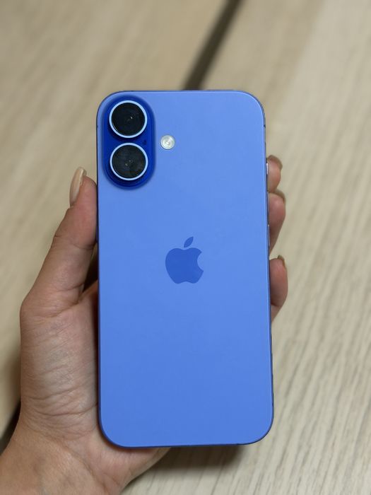 Продавам iphone 16