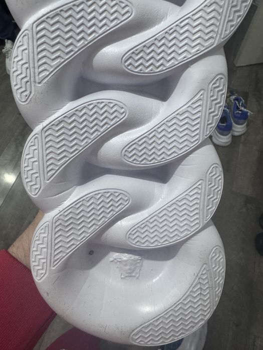 Versace chain reaction