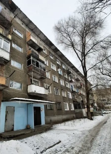 Продам комнату Бажова 345 этаж 4