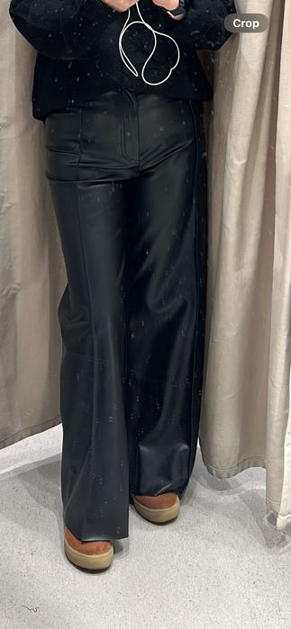 Vand pantalon din imitație de piele