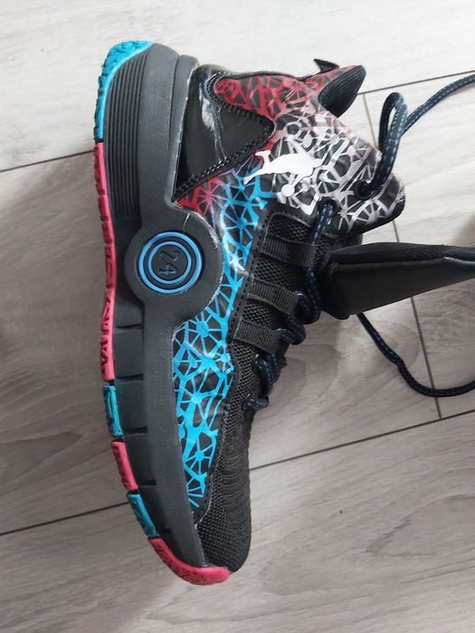 Pantofi sport pentru baschet baieti marimea 39.5