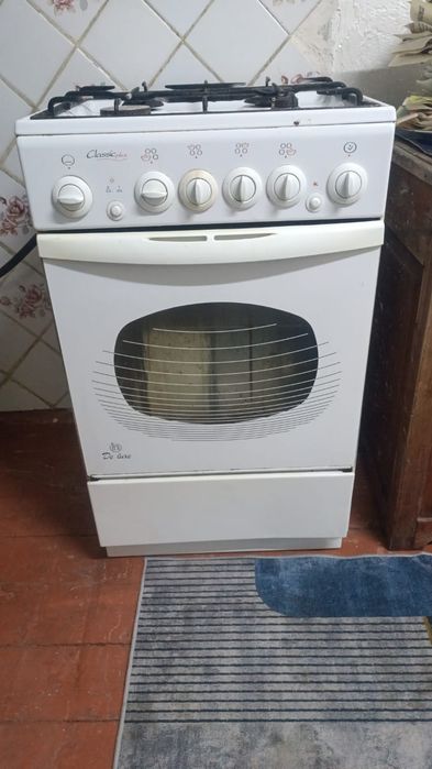 Продам газовую плиту