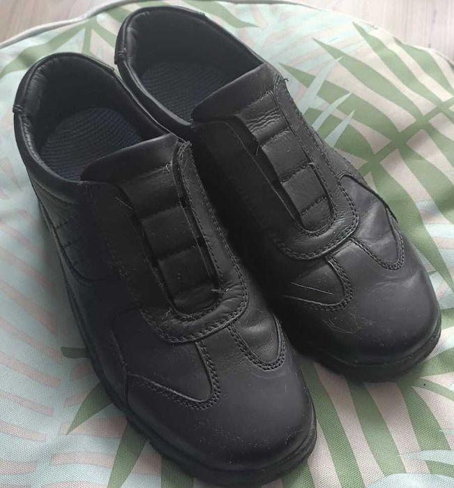 Мъжки черни обувки от естествена кожа с ластик, 43 номер (28 см. дължина на стелката), HANDMADE