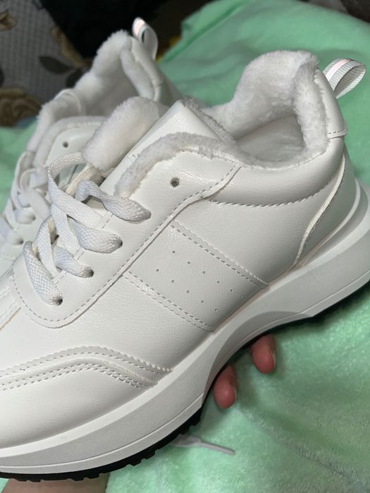 Кроссовки женские