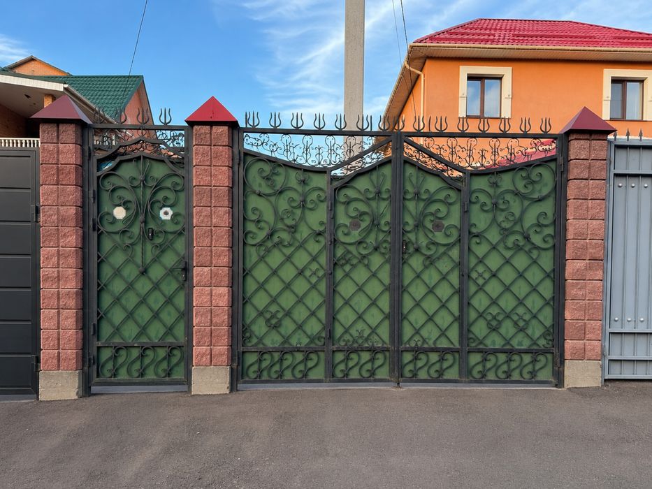 Кованые ворота с калиткой
