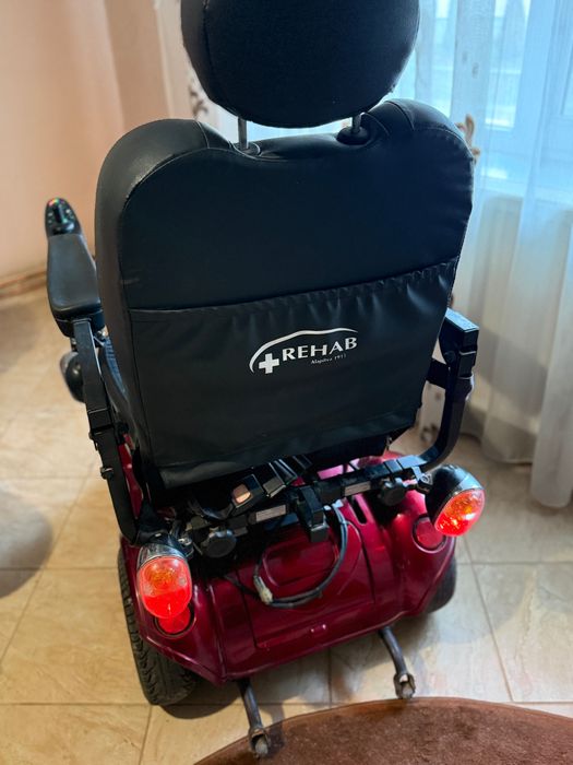Cărucior electric (scooter mobilitate persoane cu handicap)