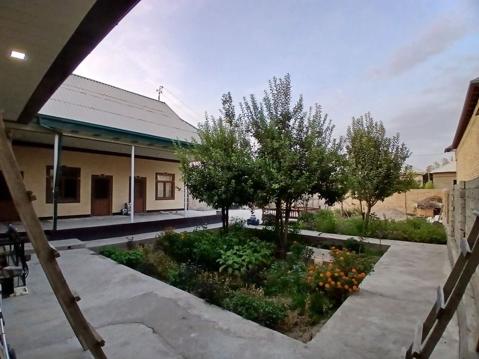 Уй сотилади  Сирдарё Гулистон шахарда