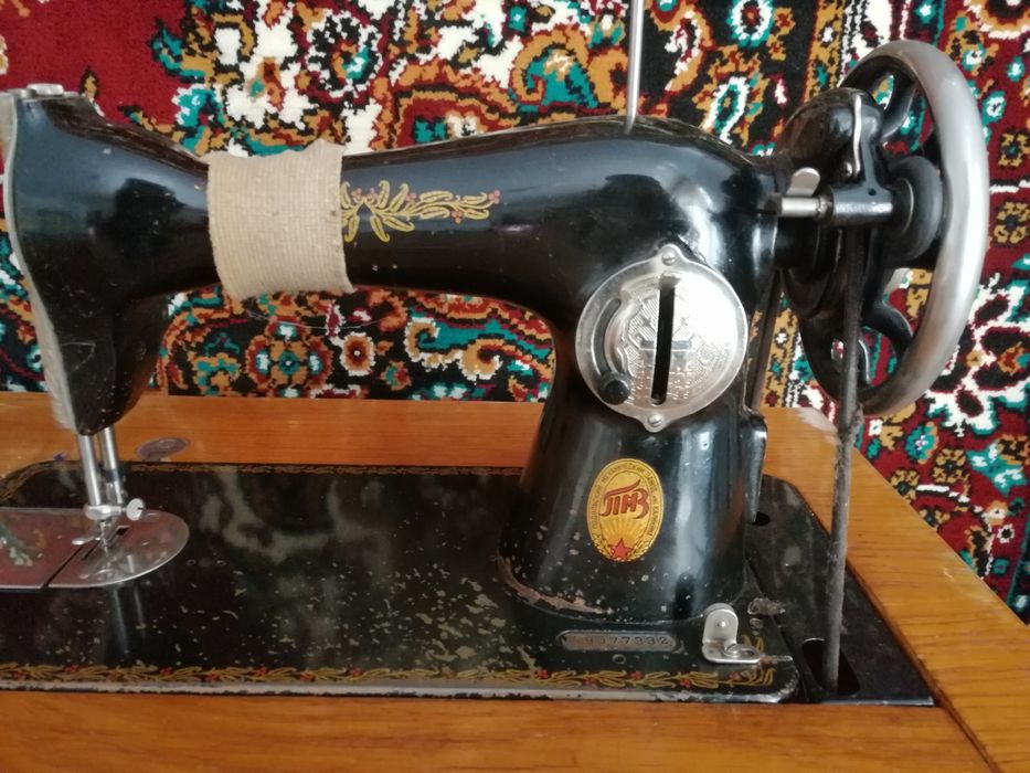 Продам швейную машину