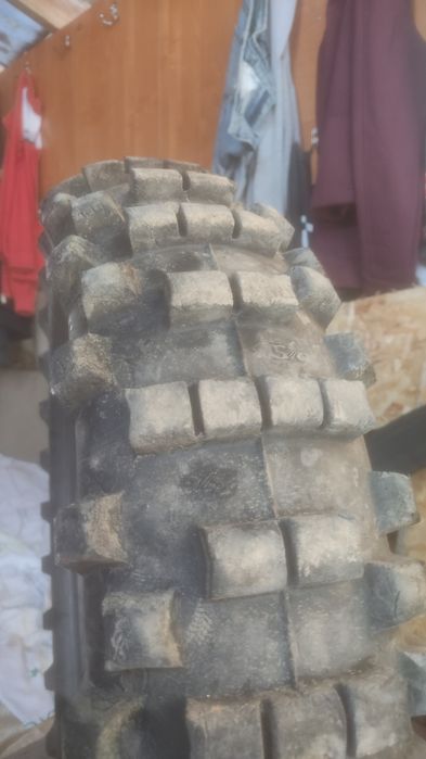 Продам резину на эндуро на 18